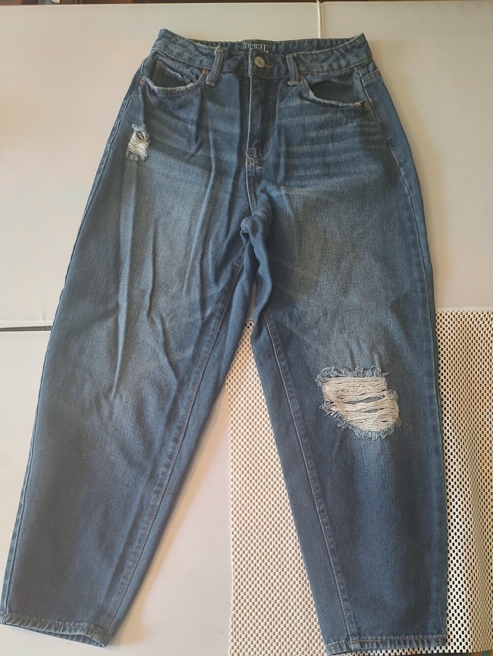 Time & Tru Women's Size 2 High Rise Cropped Distressed Jeans Gently Used